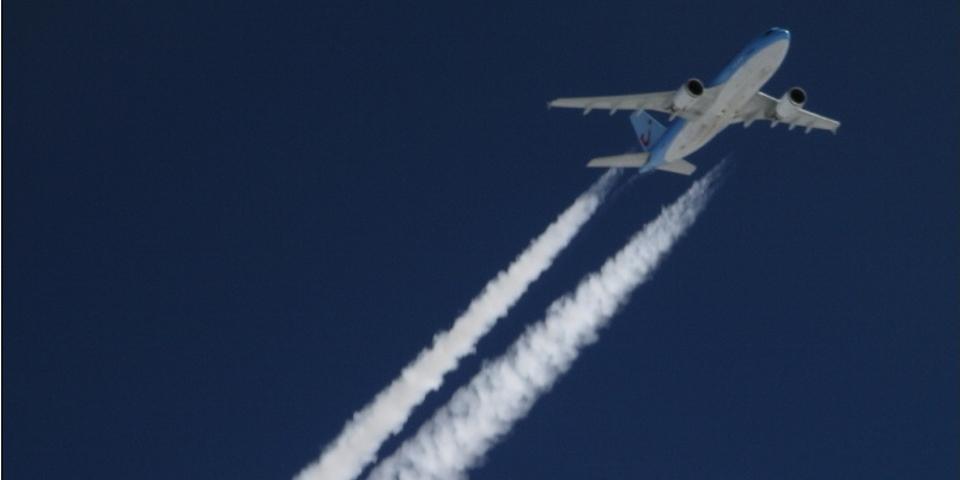 Nye muligheder for afgifter på flyrejser Kondensskyer skader klimaet