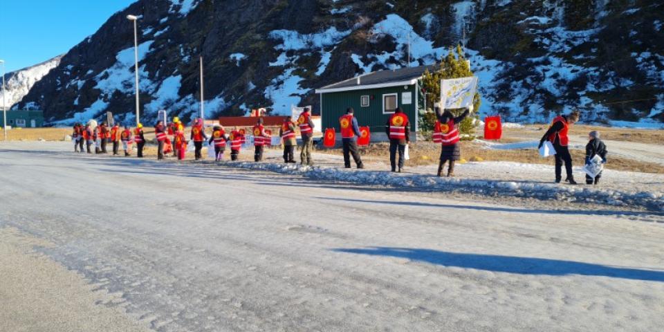 Demonstration i Narsaq. Foto: Inga Gisladottir Demonstration i Narsaq